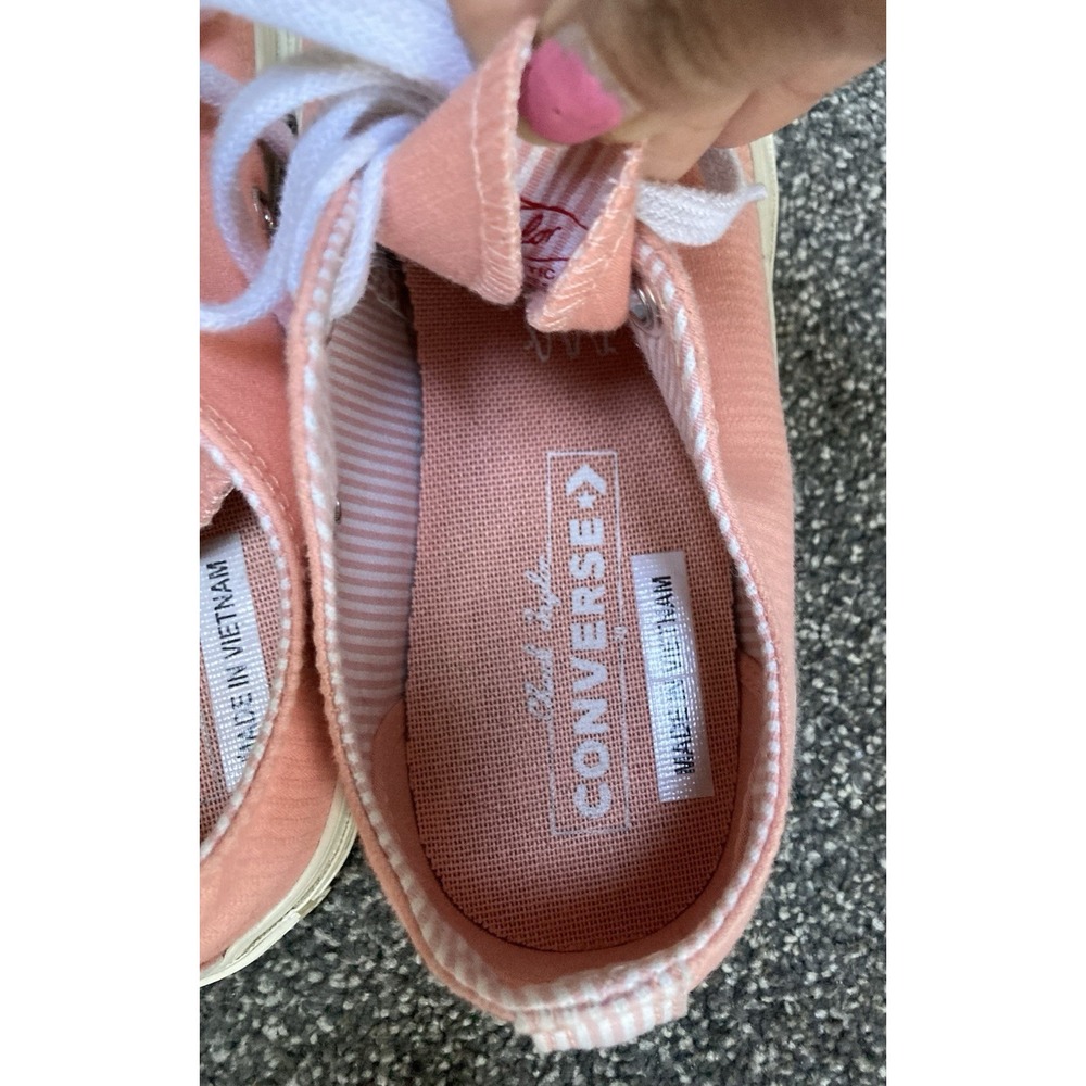 Converse Chuck Taylor Sz 7 Low Top Light Pink Women’s EUC - Picture 3 of 5